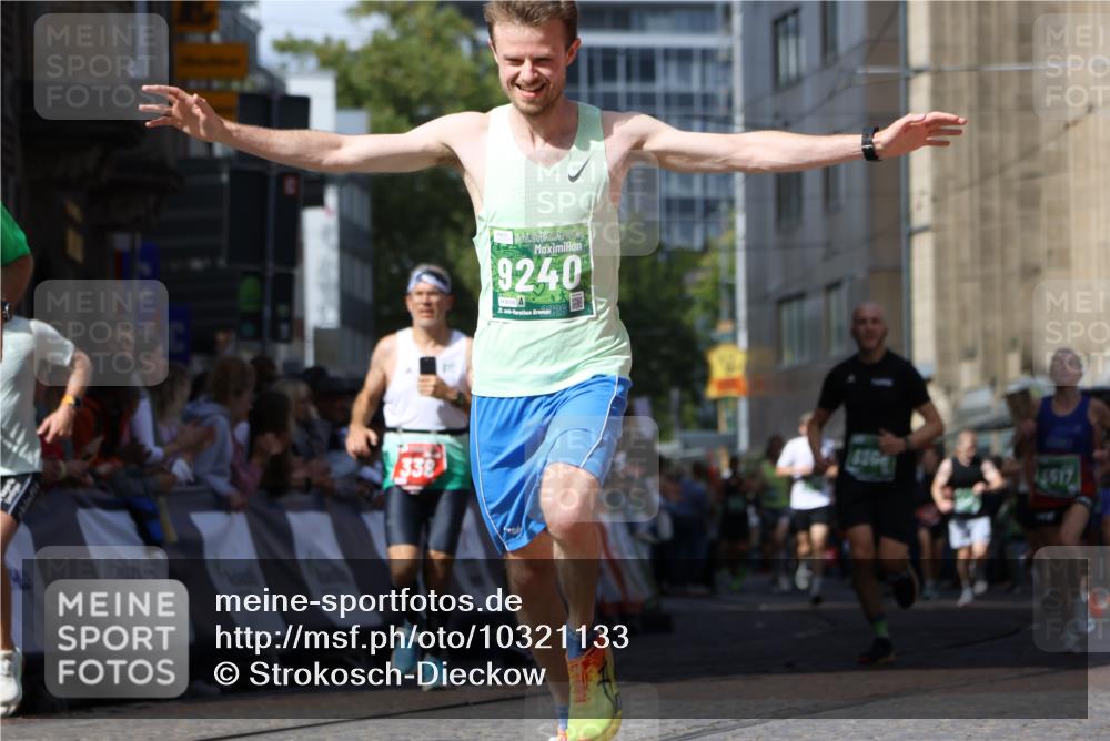 13.09.2026 - 21. swb-Marathon Bremen Strokosch-Dieckow http://msf.ph/oto/10321133 13.09.2026 13:08:46 Ziel 339, 678, 1335, 1696, 4082, 4247, 4888, 5424, 8655, 9084, 9582, 1925, 3330, 4384, 5517, 5636, 5696, 6906, 7262, 9867, 9906, 9911 meine-sportfotos.de