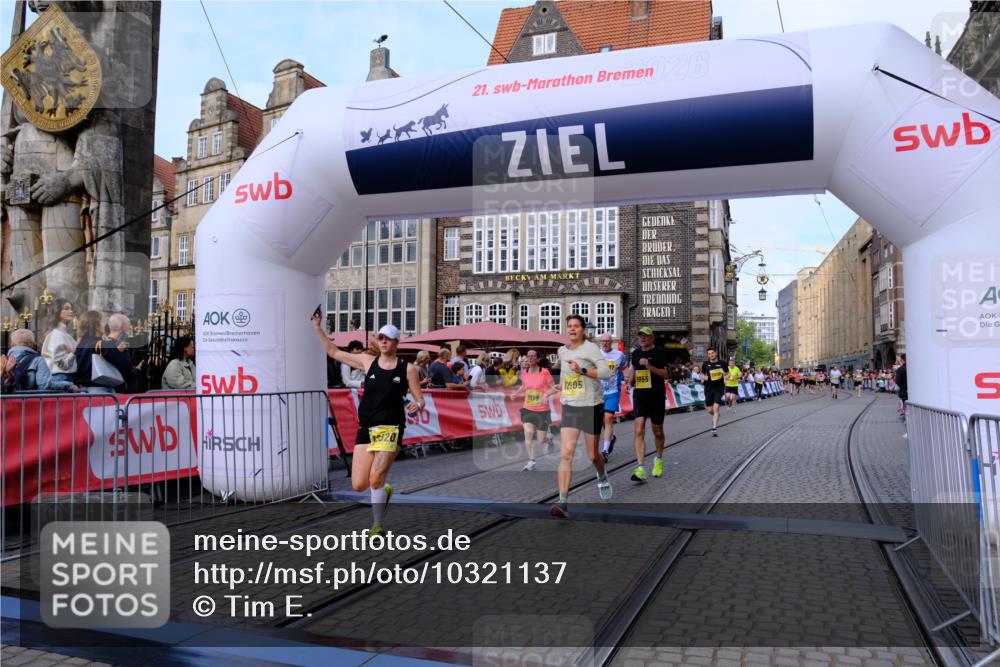 13.09.2026 - 21. swb-Marathon Bremen Tim E. http://msf.ph/oto/10321137 13.09.2026 10:58:51 Ziel 10878, 10879, 11004, 11030, 11152, 11189, 11384, 11455, 11686, 11743, 11953, 11955, 12180, 12237, 12320, 12499, 12505, 12518 meine-sportfotos.de