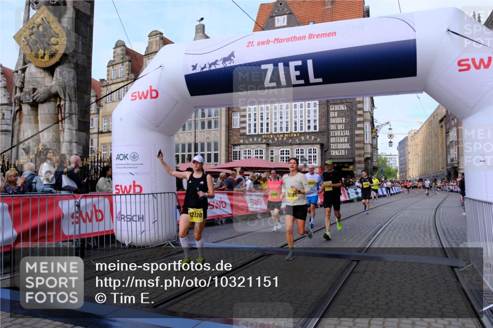 13.09.2026 - 21. swb-Marathon Bremen Tim E. http://msf.ph/oto/10321151 13.09.2026 10:58:52 Ziel 10878, 10879, 11004, 11030, 11152, 11189, 11384, 11455, 11488, 11686, 11743, 11953, 11955, 12180, 12237, 12320, 12499, 12505, 12518 meine-sportfotos.de