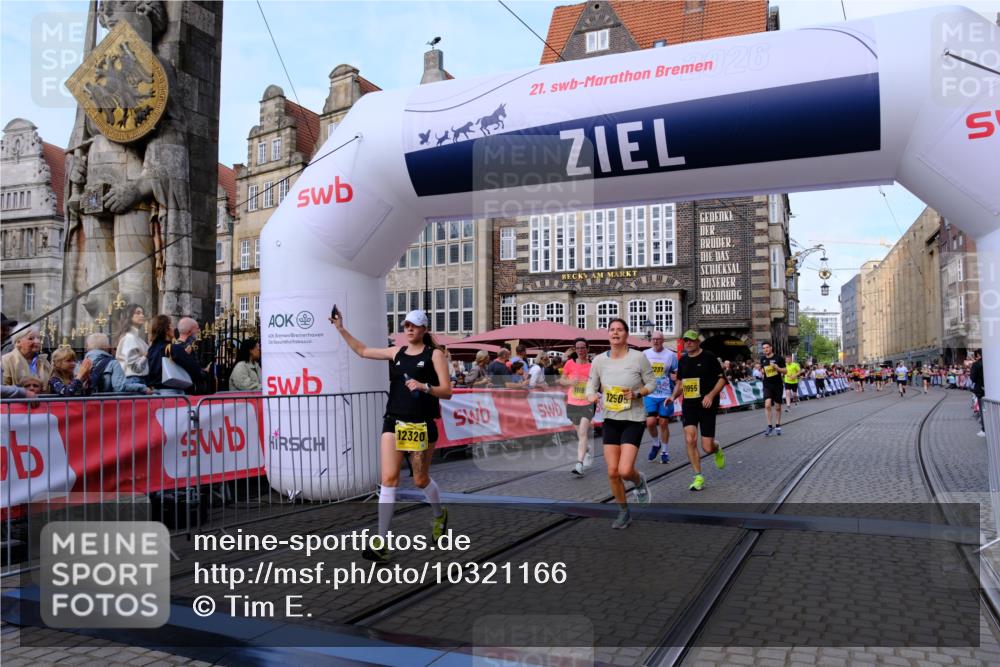 13.09.2026 - 21. swb-Marathon Bremen Tim E. http://msf.ph/oto/10321166 13.09.2026 10:58:52 Ziel 10878, 10879, 11004, 11030, 11152, 11189, 11384, 11455, 11488, 11686, 11743, 11953, 11955, 12180, 12237, 12320, 12499, 12505, 12518 meine-sportfotos.de