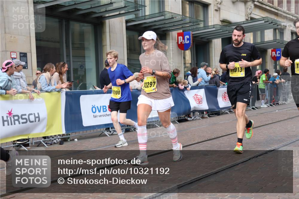 13.09.2026 - 21. swb-Marathon Bremen Strokosch-Dieckow http://msf.ph/oto/10321192 13.09.2026 10:58:58 Ziel 10377, 10415, 10427, 10492, 10668, 10922, 11086, 11125, 11301, 11302, 11500, 11873, 11913, 12118, 12200, 12267, 12297, 12537, 12541, 10254, 10383, 10427, 10477, 10485, 10787, 10794, 10832, 10843, 10948, 11030, 11034, 11228, 11267, 11278, 11488, 11602, 11743, 12015, 12127, 12130, 12131, 12176, 12271, 12414 meine-sportfotos.de