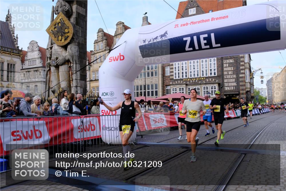 13.09.2026 - 21. swb-Marathon Bremen Tim E. http://msf.ph/oto/10321209 13.09.2026 10:58:52 Ziel 10878, 10879, 11004, 11030, 11152, 11189, 11384, 11455, 11488, 11686, 11743, 11953, 11955, 12180, 12237, 12320, 12499, 12505, 12518 meine-sportfotos.de
