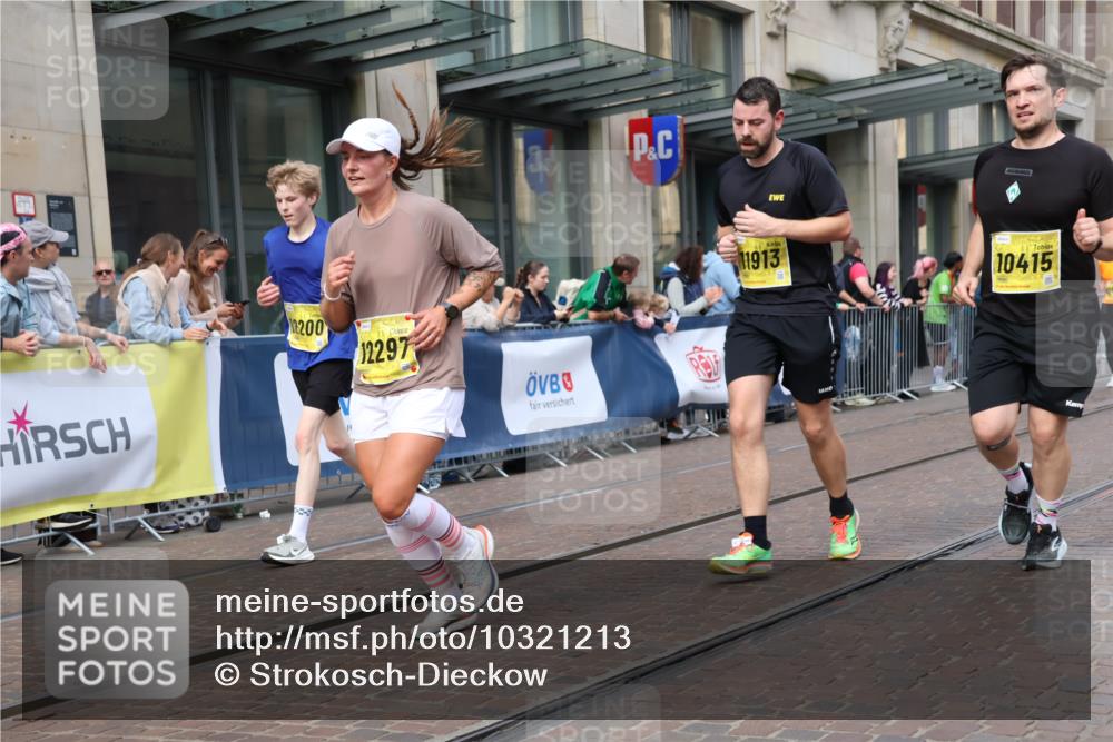 13.09.2026 - 21. swb-Marathon Bremen Strokosch-Dieckow http://msf.ph/oto/10321213 13.09.2026 10:58:58 Ziel 10377, 10415, 10427, 10492, 10668, 10922, 11086, 11125, 11301, 11302, 11500, 11873, 11913, 12118, 12200, 12267, 12297, 12537, 12541, 10254, 10383, 10427, 10477, 10485, 10787, 10794, 10832, 10843, 10948, 11030, 11034, 11228, 11267, 11278, 11488, 11602, 11743, 12015, 12127, 12130, 12131, 12176, 12271, 12414 meine-sportfotos.de