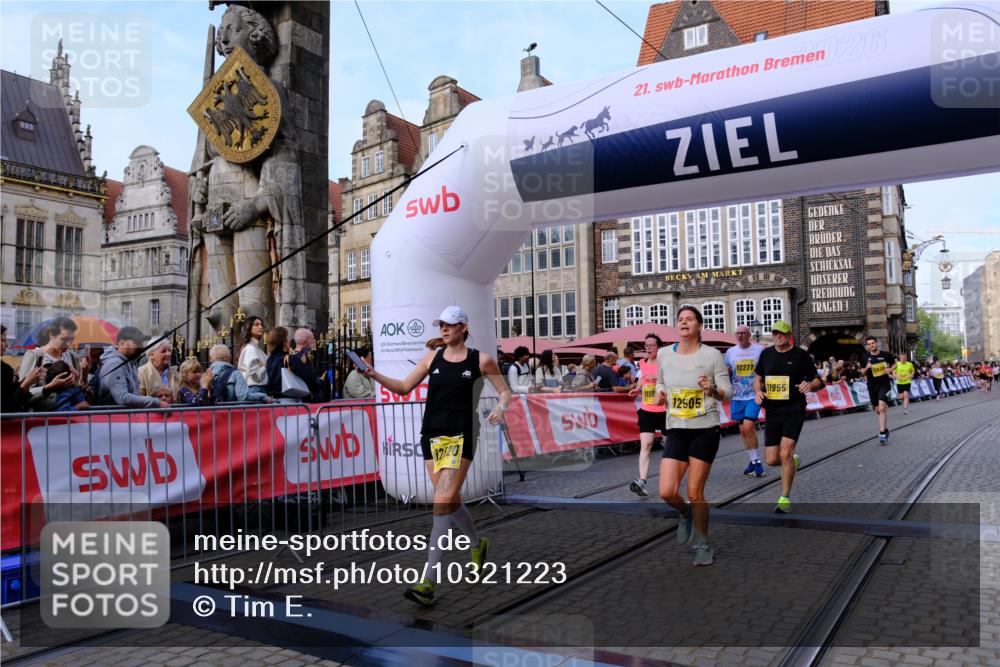13.09.2026 - 21. swb-Marathon Bremen Tim E. http://msf.ph/oto/10321223 13.09.2026 10:58:52 Ziel 10878, 10879, 11004, 11030, 11152, 11189, 11384, 11455, 11488, 11686, 11743, 11953, 11955, 12180, 12237, 12320, 12499, 12505, 12518 meine-sportfotos.de
