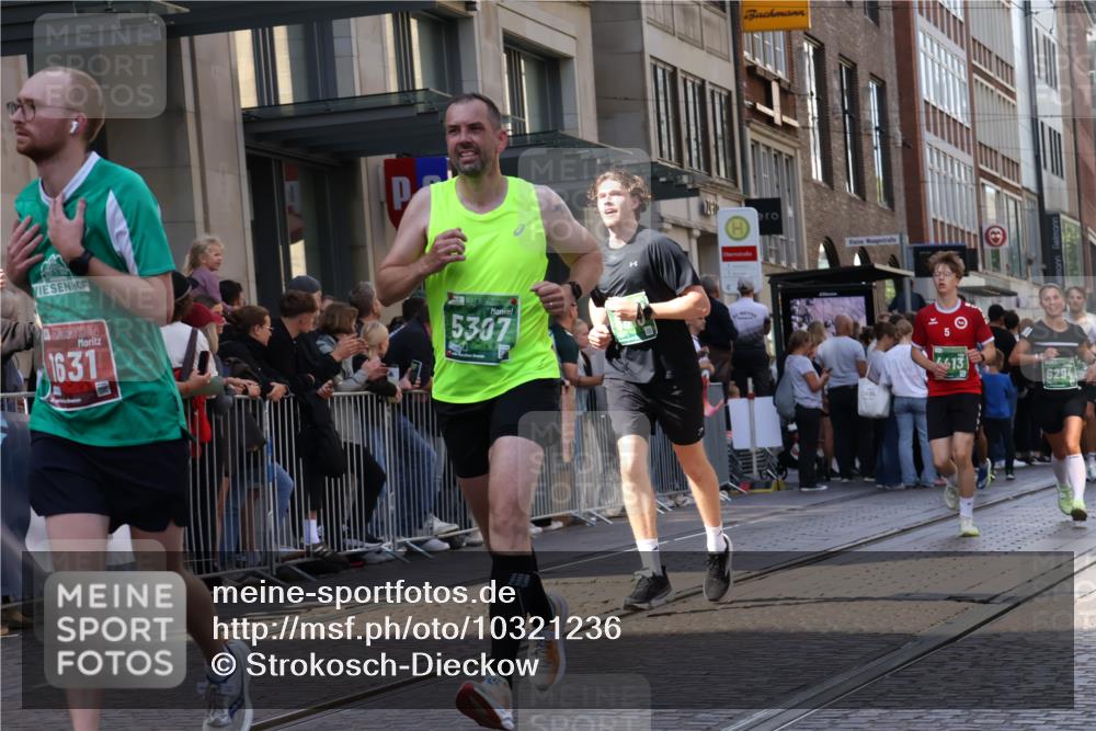 13.09.2026 - 21. swb-Marathon Bremen Strokosch-Dieckow http://msf.ph/oto/10321236 13.09.2026 13:18:09 Ziel 465, 1146, 1419, 2055, 2324, 2948, 3631, 4413, 4642, 5307, 5460, 6293, 6294, 6818, 7245, 7491, 7731, 7954, 8404, 8540, 8872, 9019, 9275, 10065, 13150, 948, 1631, 1797, 1872, 2001, 2260, 2634, 2671, 3051, 3192, 3241, 3458, 3514, 3634, 4131, 4286, 4374, 4733, 5292, 5530, 5695, 5935, 5948, 6152, 6290, 6448, 8094, 8805, 8869, 8943, 8944, 9134, 9595, 9596, 9609, 9837, 10065, 13041 meine-sportfotos.de