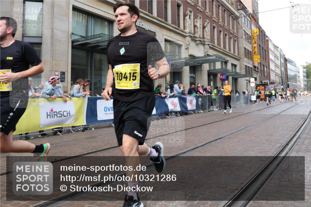 13.09.2026 - 21. swb-Marathon Bremen Strokosch-Dieckow http://msf.ph/oto/10321286 13.09.2026 10:59:00 Ziel 10377, 10415, 10492, 10668, 10922, 11086, 11125, 11151, 11301, 11302, 11500, 11873, 11913, 12118, 12200, 12267, 12295, 12537, 12541, 10254, 10383, 10427, 10477, 10485, 10787, 10794, 10832, 10843, 10948, 11034, 11228, 11267, 11278, 11488, 11602, 11743, 12015, 12127, 12130, 12131, 12176, 12271, 12297, 12414 meine-sportfotos.de
