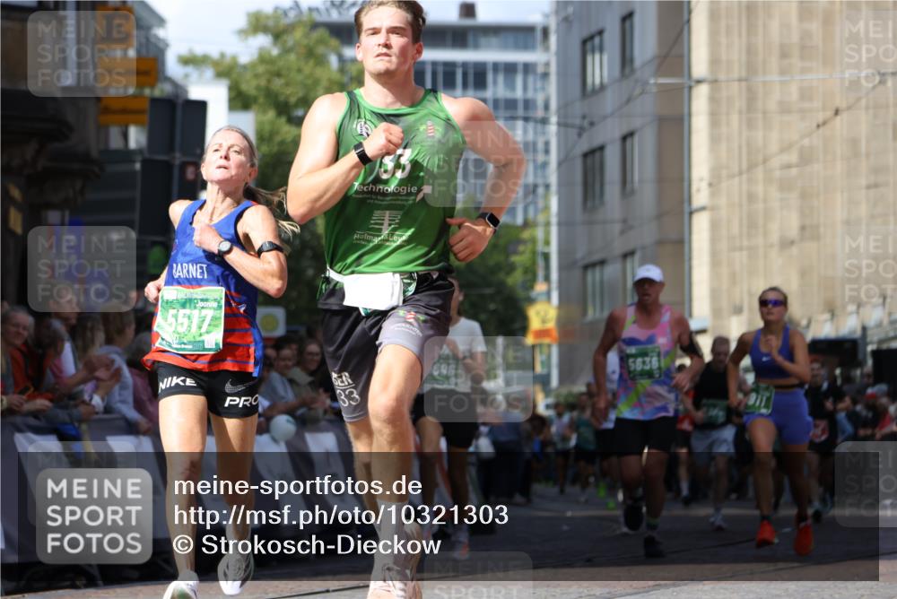 13.09.2026 - 21. swb-Marathon Bremen Strokosch-Dieckow http://msf.ph/oto/10321303 13.09.2026 13:08:51 Ziel 339, 678, 715, 1335, 1696, 3276, 4082, 4888, 5424, 6842, 7064, 7121, 8655, 9084, 9582, 1925, 2287, 4384, 5517, 5636, 5696, 6906, 7262, 8120, 9911 meine-sportfotos.de