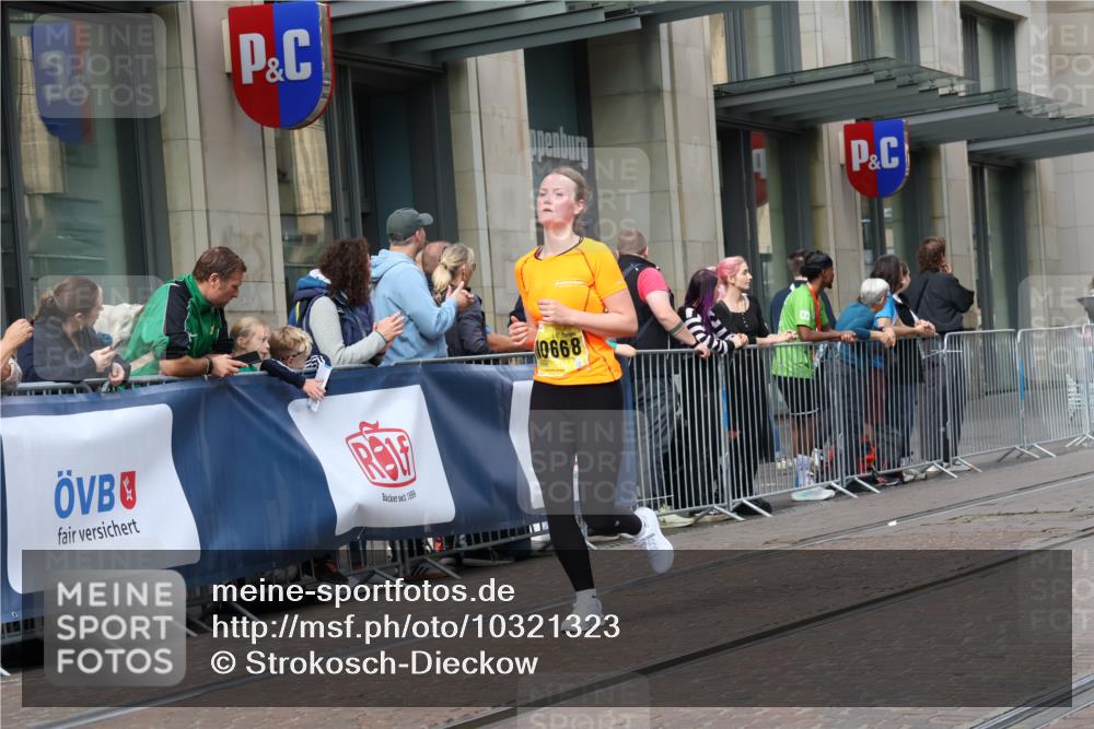 13.09.2026 - 21. swb-Marathon Bremen Strokosch-Dieckow http://msf.ph/oto/10321323 13.09.2026 10:59:01 Ziel 10377, 10415, 10492, 10668, 10745, 10922, 11086, 11125, 11151, 11207, 11301, 11302, 11500, 11519, 11873, 11913, 12118, 12200, 12267, 12295, 12537, 12541, 10254, 10383, 10427, 10477, 10485, 10787, 10794, 10832, 10843, 10948, 11034, 11228, 11267, 11278, 11488, 11602, 11743, 12015, 12127, 12130, 12131, 12176, 12271, 12297, 12414 meine-sportfotos.de