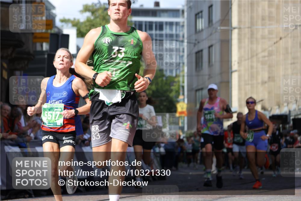 13.09.2026 - 21. swb-Marathon Bremen Strokosch-Dieckow http://msf.ph/oto/10321330 13.09.2026 13:08:51 Ziel 339, 678, 715, 1335, 1696, 3276, 4082, 4888, 5424, 6842, 7064, 7121, 8655, 9084, 9582, 1925, 2287, 4384, 5517, 5636, 5696, 6906, 7262, 8120, 9911 meine-sportfotos.de