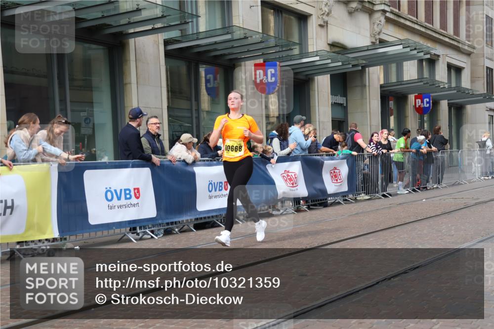 13.09.2026 - 21. swb-Marathon Bremen Strokosch-Dieckow http://msf.ph/oto/10321359 13.09.2026 10:59:02 Ziel 10377, 10415, 10492, 10668, 10745, 10922, 11086, 11125, 11151, 11207, 11301, 11302, 11500, 11519, 11873, 11913, 12118, 12200, 12267, 12295, 12481, 12537, 12541, 10254, 10383, 10415, 10427, 10477, 10485, 10787, 10794, 10832, 10843, 10948, 11034, 11228, 11267, 11278, 11488, 11602, 11743, 11913, 12015, 12127, 12130, 12131, 12176, 12271, 12297, 12414 meine-sportfotos.de