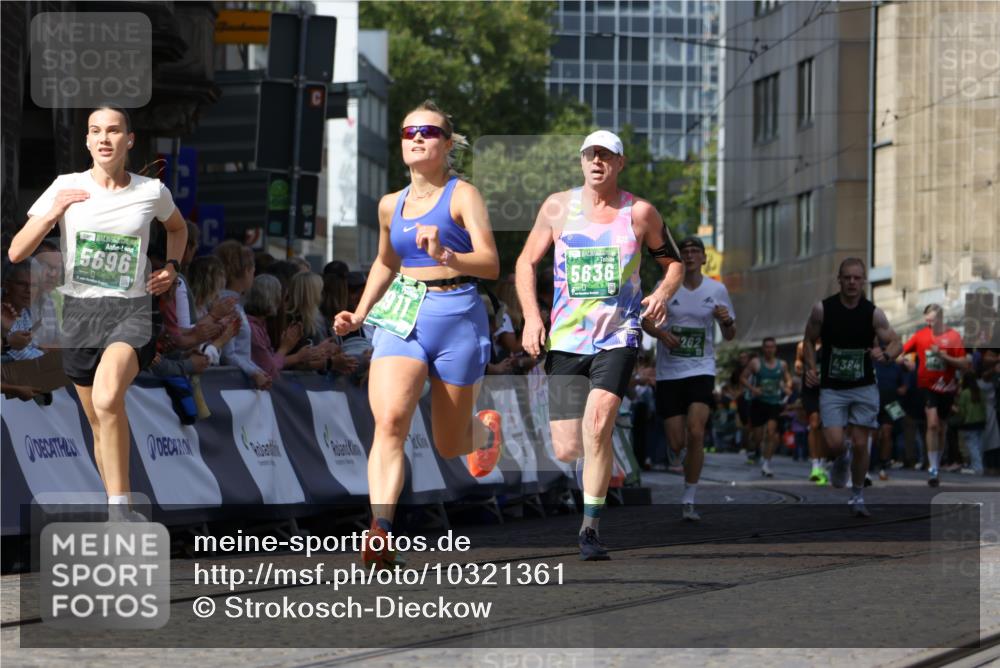 13.09.2026 - 21. swb-Marathon Bremen Strokosch-Dieckow http://msf.ph/oto/10321361 13.09.2026 13:08:53 Ziel 339, 715, 1335, 1696, 3276, 4033, 4082, 4888, 5377, 5424, 6842, 7064, 7121, 8655, 9084, 1925, 2287, 2291, 4384, 5636, 5696, 7262, 8120, 8830, 9911 meine-sportfotos.de