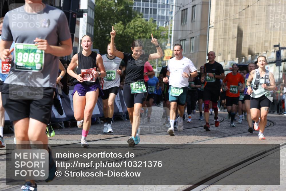 13.09.2026 - 21. swb-Marathon Bremen Strokosch-Dieckow http://msf.ph/oto/10321376 13.09.2026 13:31:08 Ziel 244, 800, 834, 1189, 1533, 1771, 1841, 1926, 1941, 2369, 2452, 2723, 2985, 3360, 4251, 4342, 4757, 4920, 5600, 5681, 5802, 5822, 5900, 6343, 6523, 7012, 7760, 8616, 9290, 9507, 9653, 9692, 9699, 9767, 13090, 13215, 217, 1398, 1627, 2244, 2602, 3396, 3762, 4477, 5375, 5673, 5720, 5765, 5979, 6619, 7001, 7296, 7812, 8035, 8097, 8339, 8342, 8726, 9147, 9337, 9822, 9969, 9977, 13066 meine-sportfotos.de