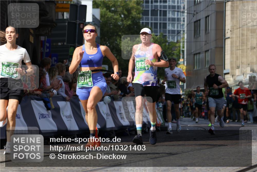 13.09.2026 - 21. swb-Marathon Bremen Strokosch-Dieckow http://msf.ph/oto/10321403 13.09.2026 13:08:53 Ziel 339, 715, 1335, 1696, 3276, 4033, 4082, 4888, 5377, 5424, 6842, 7064, 7121, 8655, 9084, 1925, 2287, 2291, 4384, 5636, 5696, 7262, 8120, 8830, 9911 meine-sportfotos.de