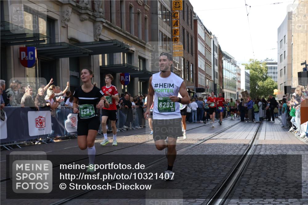 13.09.2026 - 21. swb-Marathon Bremen Strokosch-Dieckow http://msf.ph/oto/10321407 13.09.2026 13:18:13 Ziel 465, 1146, 1419, 2055, 2324, 2948, 3631, 4120, 4413, 4642, 5307, 5460, 5867, 6293, 6294, 6787, 6818, 7245, 7491, 7731, 7954, 8404, 8540, 8743, 8872, 9019, 9275, 9327, 9833, 13150, 948, 1631, 1797, 1872, 2001, 2260, 2634, 2671, 3241, 3458, 3514, 3634, 4131, 4733, 5292, 5695, 5935, 5948, 6152, 6290, 6448, 7954, 8094, 8805, 8869, 8943, 8944, 9134, 9595, 9596, 9609, 9837, 10065, 13041 meine-sportfotos.de