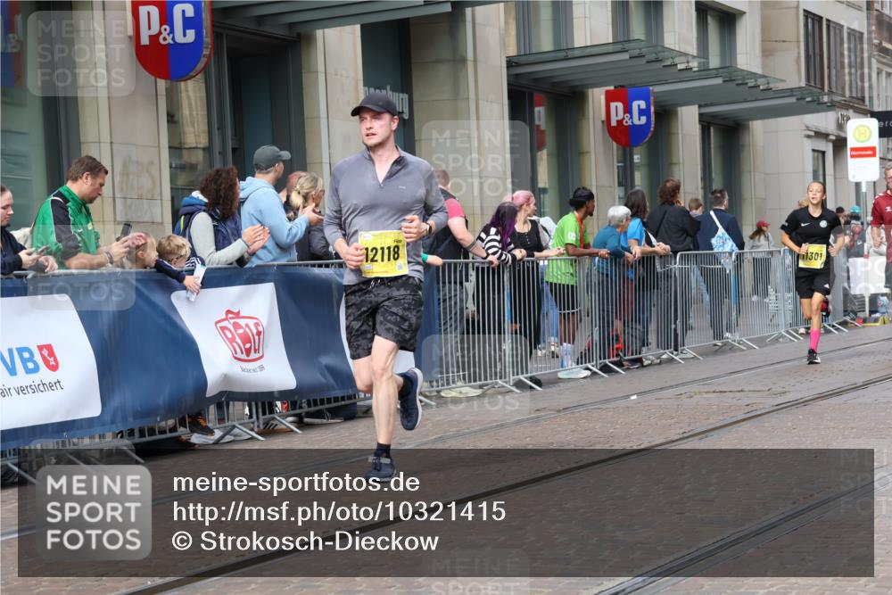 13.09.2026 - 21. swb-Marathon Bremen Strokosch-Dieckow http://msf.ph/oto/10321415 13.09.2026 10:59:06 Ziel 10147, 10377, 10492, 10745, 10922, 11086, 11125, 11151, 11207, 11301, 11302, 11500, 11519, 11594, 11873, 12118, 12267, 12295, 12481, 12537, 12541, 10254, 10383, 10415, 10427, 10477, 10485, 10668, 10787, 10794, 10832, 10843, 10948, 11034, 11267, 11278, 11602, 11913, 12015, 12127, 12130, 12131, 12176, 12200, 12271, 12297, 12414 meine-sportfotos.de