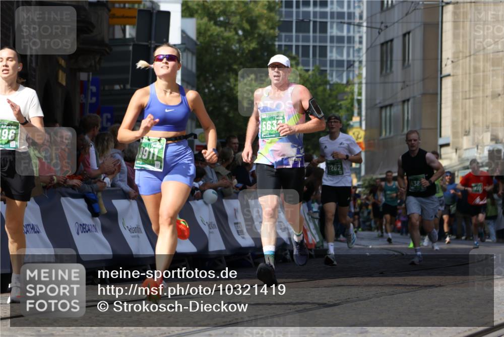 13.09.2026 - 21. swb-Marathon Bremen Strokosch-Dieckow http://msf.ph/oto/10321419 13.09.2026 13:08:53 Ziel 339, 715, 1335, 1696, 3276, 4033, 4082, 4888, 5377, 5424, 6842, 7064, 7121, 8655, 9084, 1925, 2287, 2291, 4384, 5636, 5696, 7262, 8120, 8830, 9911 meine-sportfotos.de
