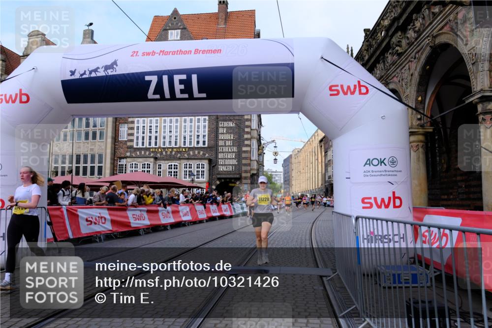 13.09.2026 - 21. swb-Marathon Bremen Tim E. http://msf.ph/oto/10321426 13.09.2026 10:59:01 Ziel 10254, 10485, 10794, 10832, 10878, 10948, 11030, 11189, 11228, 11488, 11743, 11955, 12176, 12237, 12320, 12499, 12505 meine-sportfotos.de