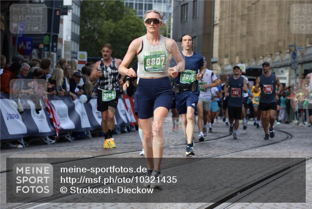 13.09.2026 - 21. swb-Marathon Bremen Strokosch-Dieckow http://msf.ph/oto/10321435 13.09.2026 13:24:46 Ziel 789, 790, 1250, 1582, 2295, 3375, 3524, 3994, 4000, 4559, 5572, 5668, 5669, 5929, 5953, 6080, 7069, 7156, 7568, 8310, 8415, 8784, 8881, 9264, 9573, 9676, 10069, 10071, 972, 1264, 2761, 3015, 4113, 4262, 4507, 4973, 6079, 6360, 6544, 6807, 6943, 7409, 7854, 8853, 9152, 10103 meine-sportfotos.de