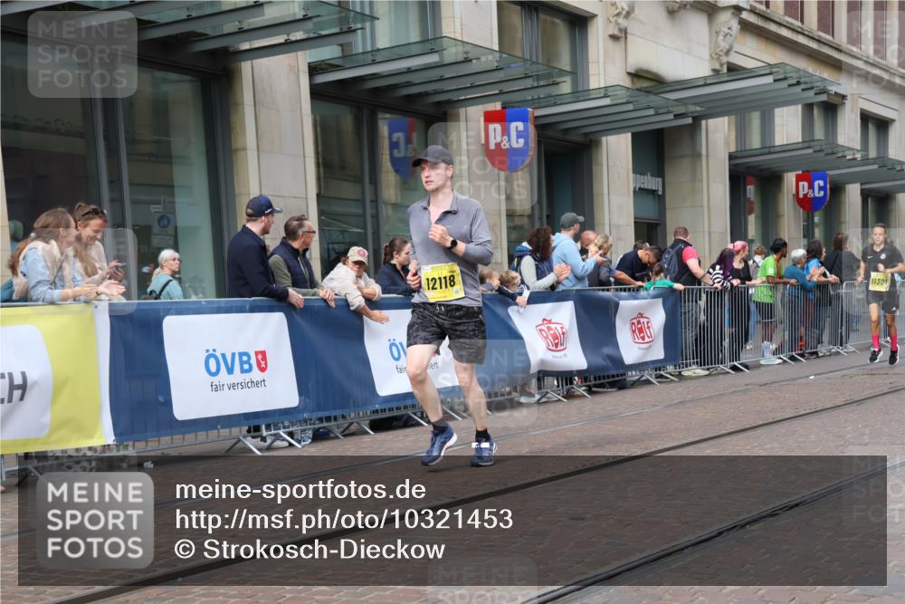 13.09.2026 - 21. swb-Marathon Bremen Strokosch-Dieckow http://msf.ph/oto/10321453 13.09.2026 10:59:07 Ziel 10147, 10377, 10492, 10745, 10922, 11086, 11125, 11151, 11207, 11301, 11302, 11500, 11519, 11594, 11873, 12118, 12267, 12295, 12481, 12537, 12541, 10254, 10383, 10415, 10427, 10477, 10485, 10668, 10787, 10794, 10832, 10843, 10948, 11034, 11267, 11278, 11602, 11913, 12015, 12127, 12130, 12131, 12176, 12200, 12271, 12297, 12414 meine-sportfotos.de