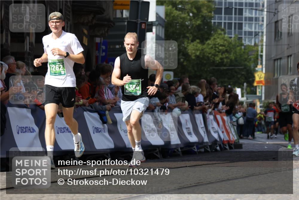 13.09.2026 - 21. swb-Marathon Bremen Strokosch-Dieckow http://msf.ph/oto/10321479 13.09.2026 13:08:58 Ziel 715, 3110, 3276, 4033, 4082, 4888, 5377, 5424, 6842, 7064, 7121, 8555, 9084, 9240, 9411, 9702, 2287, 2291, 2909, 4384, 4898, 5383, 7262, 8120, 8830, 10044 meine-sportfotos.de