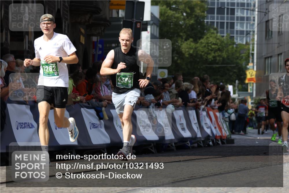 13.09.2026 - 21. swb-Marathon Bremen Strokosch-Dieckow http://msf.ph/oto/10321493 13.09.2026 13:08:58 Ziel 715, 3110, 3276, 4033, 4082, 4888, 5377, 5424, 6842, 7064, 7121, 8555, 9084, 9240, 9411, 9702, 2287, 2291, 2909, 4384, 4898, 5383, 7262, 8120, 8830, 10044 meine-sportfotos.de