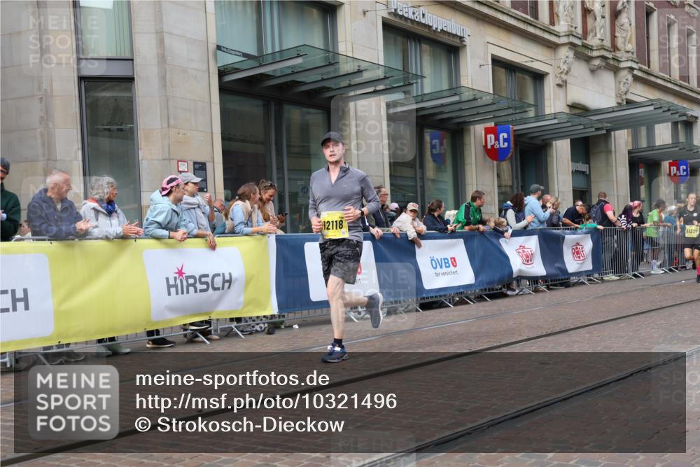 13.09.2026 - 21. swb-Marathon Bremen Strokosch-Dieckow http://msf.ph/oto/10321496 13.09.2026 10:59:07 Ziel 10147, 10377, 10492, 10745, 10922, 11086, 11125, 11151, 11207, 11301, 11302, 11500, 11519, 11594, 11873, 12118, 12267, 12295, 12481, 12537, 12541, 10254, 10383, 10415, 10427, 10477, 10485, 10668, 10787, 10794, 10832, 10843, 10948, 11034, 11267, 11278, 11602, 11913, 12015, 12127, 12130, 12131, 12176, 12200, 12271, 12297, 12414 meine-sportfotos.de