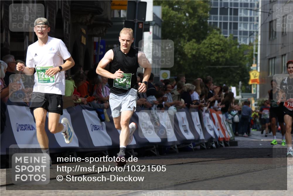 13.09.2026 - 21. swb-Marathon Bremen Strokosch-Dieckow http://msf.ph/oto/10321505 13.09.2026 13:08:58 Ziel 715, 3110, 3276, 4033, 4082, 4888, 5377, 5424, 6842, 7064, 7121, 8555, 9084, 9240, 9411, 9702, 2287, 2291, 2909, 4384, 4898, 5383, 7262, 8120, 8830, 10044 meine-sportfotos.de