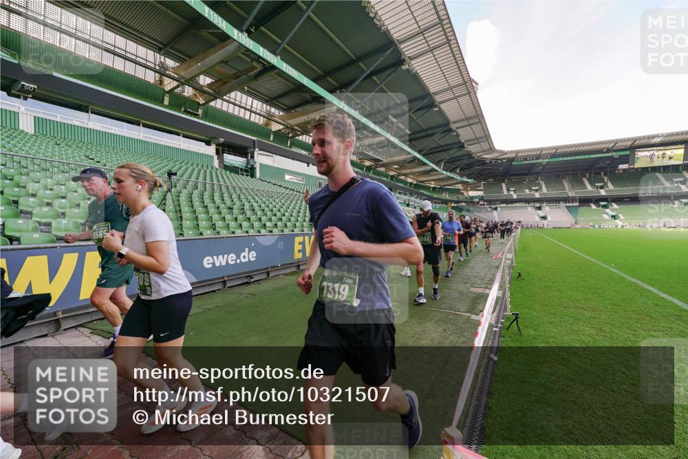 13.09.2026 - 21. swb-Marathon Bremen Michael Burmester http://msf.ph/oto/10321507 13.09.2026 13:21:45 Laufen im Stadion 128, 258, 343, 351, 423, 441, 601, 620, 704, 782, 851, 1060, 1094, 1157, 1158, 1177, 1316, 1344, 1417, 1439, 1518, 1657, 1669, 1676, 1697, 1729, 1808, 1846, 1883, 2010, 2064, 2139, 2201, 2258, 2278, 2290, 2349, 2394, 2395, 2414, 2417, 2437, 2501, 2519, 2551, 2588, 2619, 2632, 2652, 2660, 2685, 2711, 2736, 2793, 2828, 2886, 2954, 2964, 2995, 3004, 3010, 3017, 3018, 3022, 3034, 3035, 3036, 3037, 3070, 3074, 3102, 3139, 3144, 3225, 3351, 3682, 3784, 4020, 1506 meine-sportfotos.de