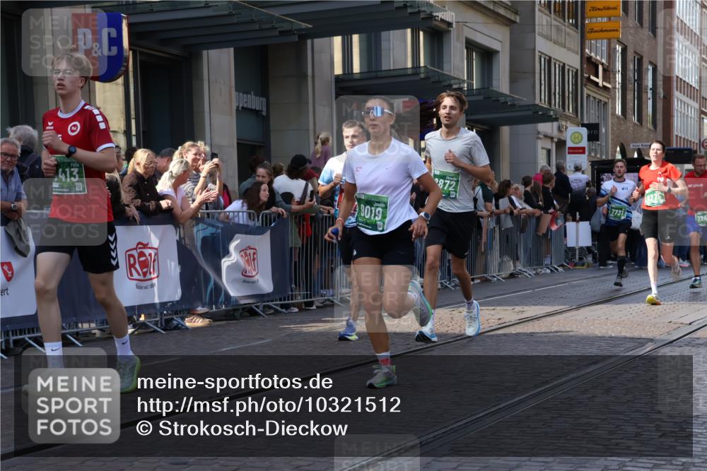 13.09.2026 - 21. swb-Marathon Bremen Strokosch-Dieckow http://msf.ph/oto/10321512 13.09.2026 13:18:15 Ziel 465, 1146, 1419, 2055, 2324, 2948, 3631, 4120, 4413, 4642, 5307, 5460, 5867, 6293, 6294, 6787, 6818, 7245, 7491, 7731, 8404, 8540, 8743, 8872, 9019, 9275, 9327, 9833, 13150, 948, 1631, 1797, 1872, 2001, 2260, 2634, 2671, 3241, 3458, 3514, 3634, 4131, 4733, 5292, 5695, 5935, 5948, 6152, 6290, 6448, 7954, 8094, 8805, 8869, 8943, 8944, 9134, 9609, 9837, 10065 meine-sportfotos.de