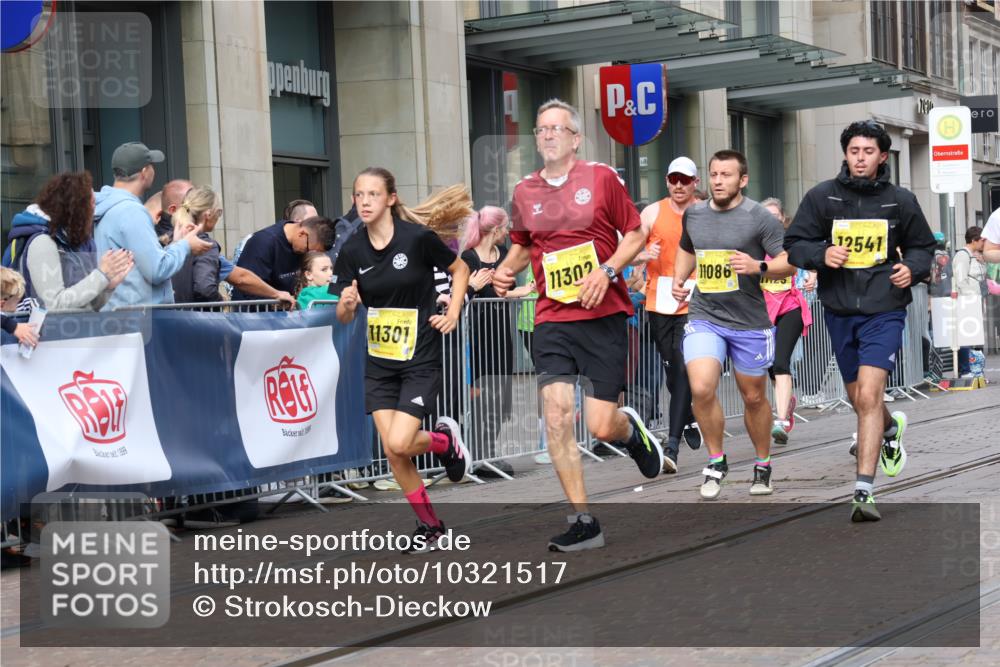 13.09.2026 - 21. swb-Marathon Bremen Strokosch-Dieckow http://msf.ph/oto/10321517 13.09.2026 10:59:08 Ziel 10147, 10377, 10492, 10745, 10922, 11086, 11125, 11151, 11207, 11301, 11302, 11500, 11519, 11594, 11873, 12118, 12267, 12295, 12481, 12527, 12537, 12541, 10254, 10383, 10415, 10427, 10477, 10485, 10668, 10787, 10794, 10832, 10843, 10948, 11034, 11267, 11278, 11602, 11913, 12015, 12118, 12127, 12130, 12131, 12176, 12200, 12271, 12297, 12414 meine-sportfotos.de