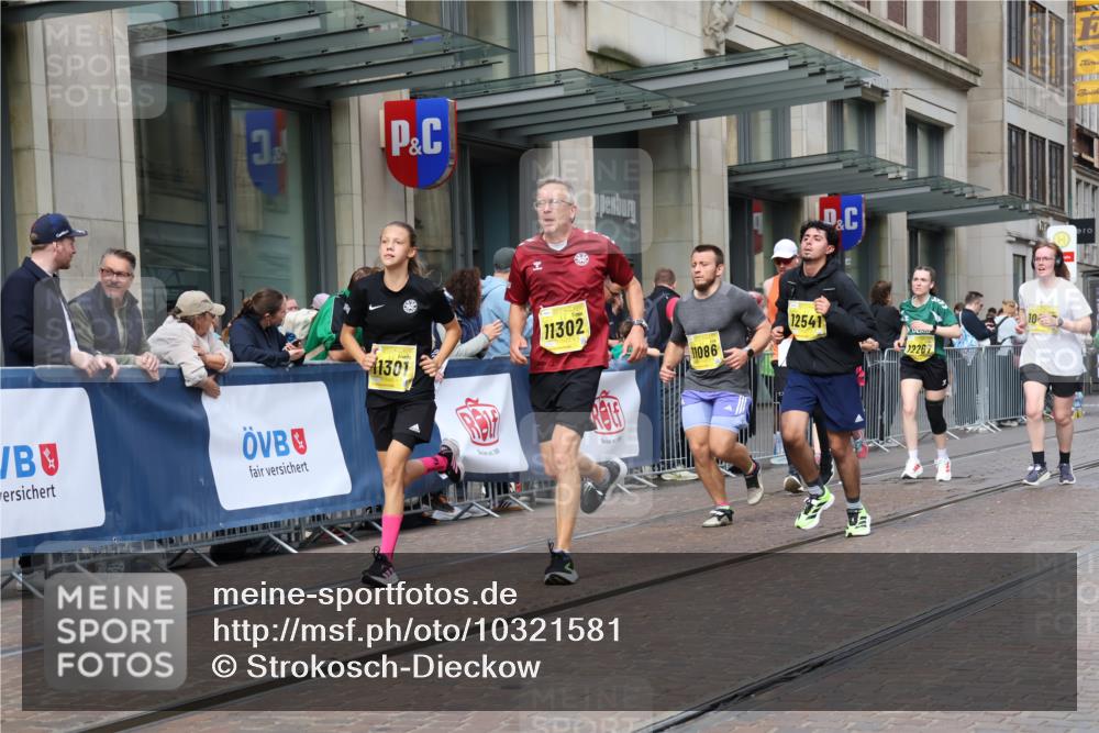 13.09.2026 - 21. swb-Marathon Bremen Strokosch-Dieckow http://msf.ph/oto/10321581 13.09.2026 10:59:09 Ziel 10147, 10377, 10492, 10745, 10922, 11086, 11125, 11151, 11207, 11301, 11302, 11500, 11519, 11594, 11873, 12267, 12295, 12481, 12527, 12537, 12541, 10254, 10383, 10415, 10427, 10477, 10485, 10668, 10787, 10794, 10832, 10843, 10948, 11034, 11125, 11267, 11278, 11301, 11302, 11602, 11913, 12015, 12118, 12127, 12130, 12131, 12176, 12200, 12271, 12297, 12414 meine-sportfotos.de