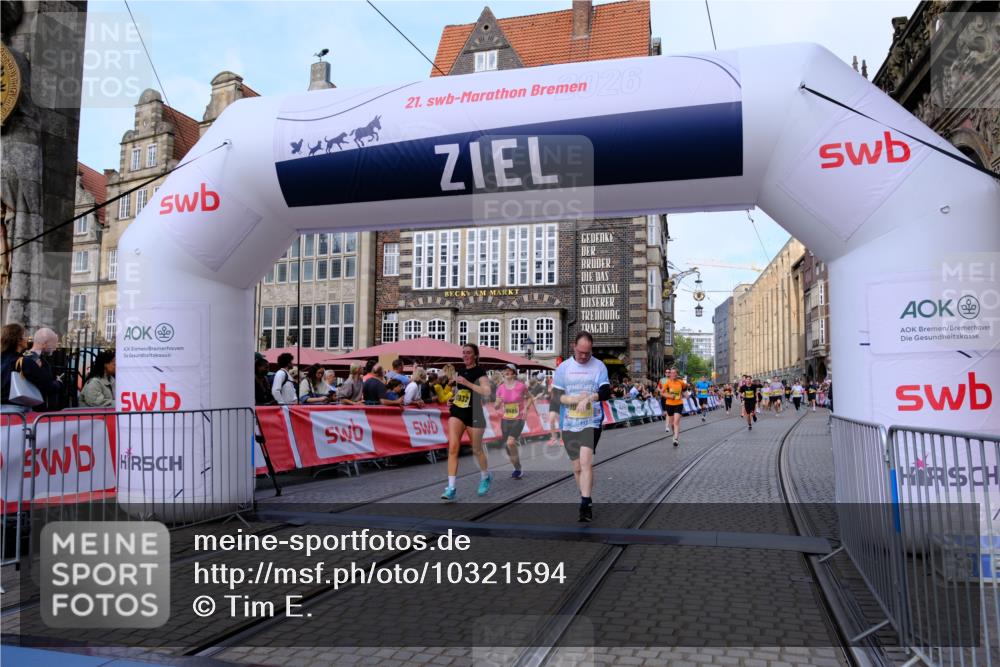 13.09.2026 - 21. swb-Marathon Bremen Tim E. http://msf.ph/oto/10321594 13.09.2026 10:59:04 Ziel 10254, 10485, 10787, 10794, 10832, 10948, 11030, 11189, 11228, 11278, 11488, 11743, 11955, 12130, 12176, 12237, 12414, 12505 meine-sportfotos.de