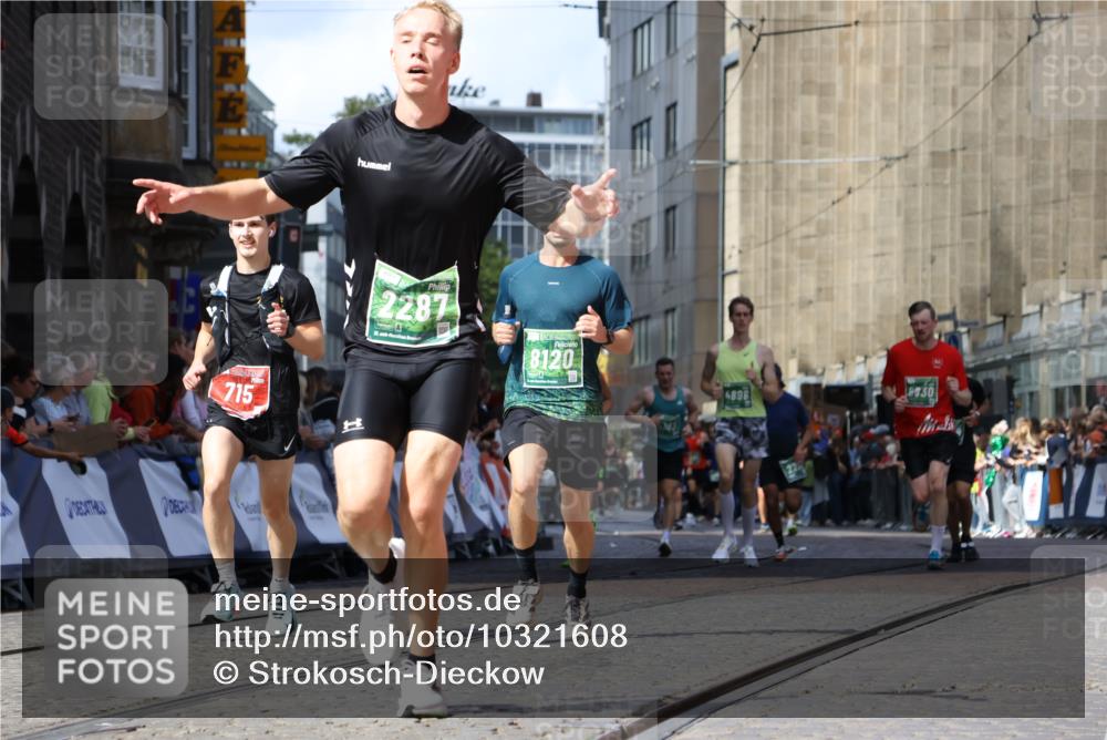 13.09.2026 - 21. swb-Marathon Bremen Strokosch-Dieckow http://msf.ph/oto/10321608 13.09.2026 13:09:01 Ziel 715, 3110, 3276, 4033, 4888, 5377, 6842, 7064, 7121, 8555, 9084, 9240, 9411, 9702, 9867, 1241, 2287, 2291, 2909, 4898, 5383, 8120, 8830, 9904, 10044 meine-sportfotos.de