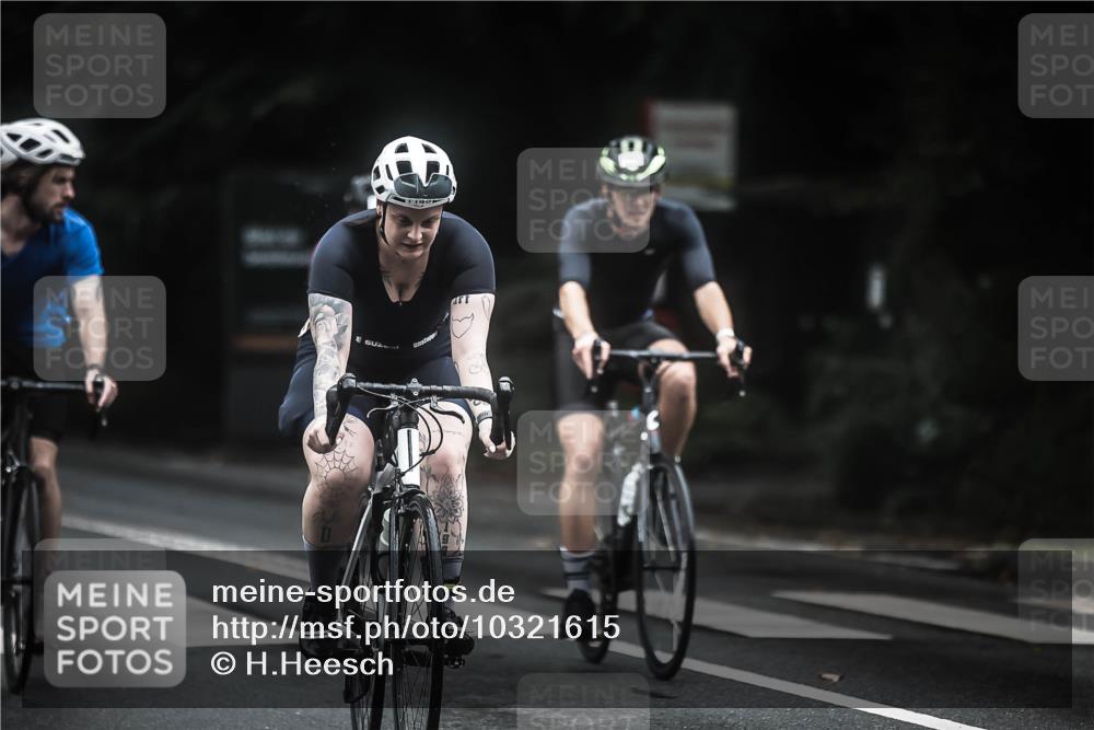 13.09.2026 - Stadtparktriathlon H.Heesch http://msf.ph/oto/10321615 13.09.2026 13:07:09 Radfahren 1146, 1263, 1300, 1317, 1360, 1381, 1414 meine-sportfotos.de
