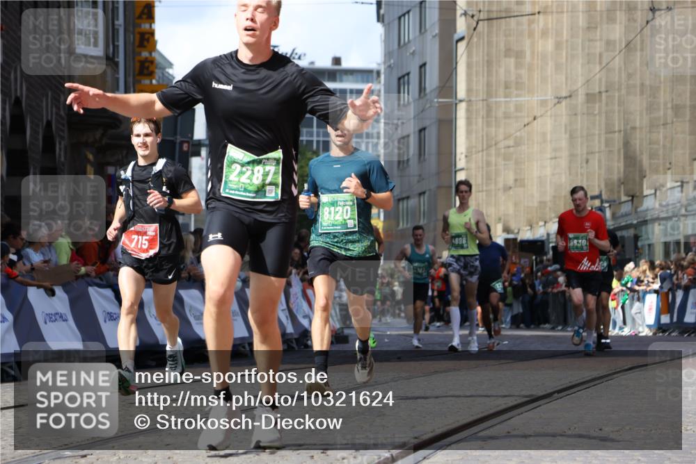 13.09.2026 - 21. swb-Marathon Bremen Strokosch-Dieckow http://msf.ph/oto/10321624 13.09.2026 13:09:02 Ziel 715, 3110, 3276, 3330, 4033, 5377, 6842, 7064, 7121, 8555, 9240, 9411, 9702, 9867, 9906, 1241, 2291, 2909, 4898, 5383, 8120, 8830, 9904, 10044 meine-sportfotos.de