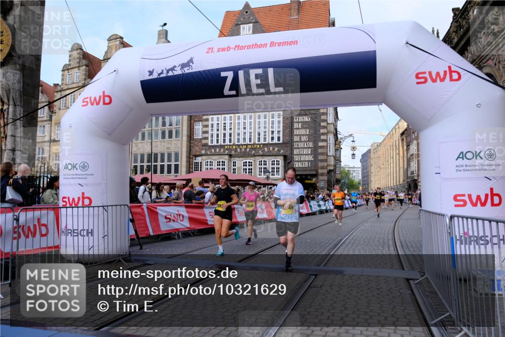 13.09.2026 - 21. swb-Marathon Bremen Tim E. http://msf.ph/oto/10321629 13.09.2026 10:59:04 Ziel 10254, 10485, 10787, 10794, 10832, 10948, 11030, 11189, 11228, 11278, 11488, 11743, 11955, 12130, 12176, 12237, 12414, 12505 meine-sportfotos.de