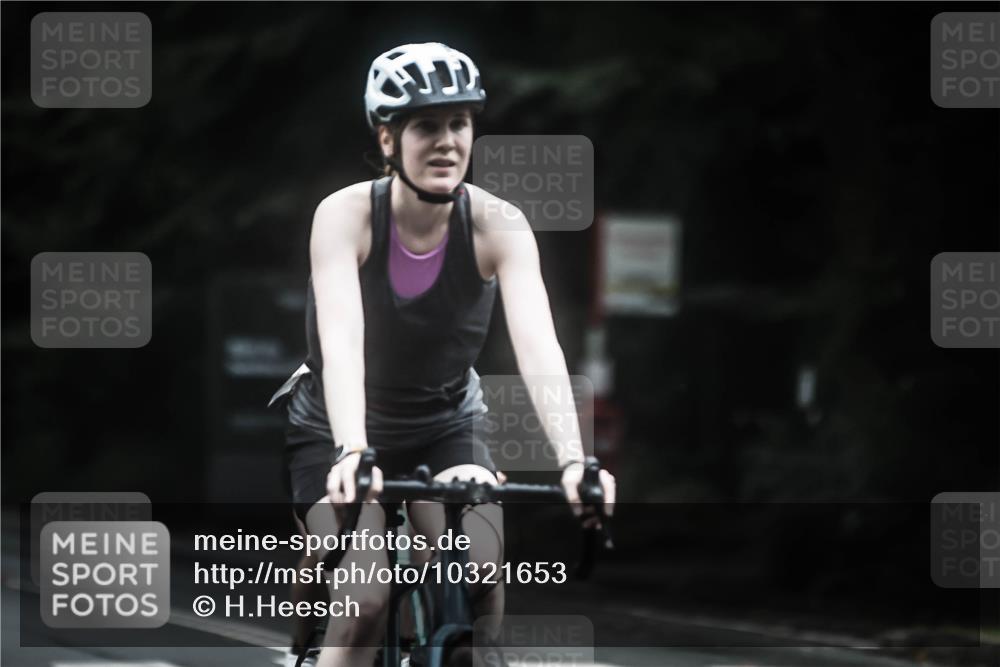 13.09.2026 - Stadtparktriathlon H.Heesch http://msf.ph/oto/10321653 13.09.2026 13:07:11 Radfahren 1115, 1146, 1263, 1300, 1317, 1360, 1381, 1414 meine-sportfotos.de