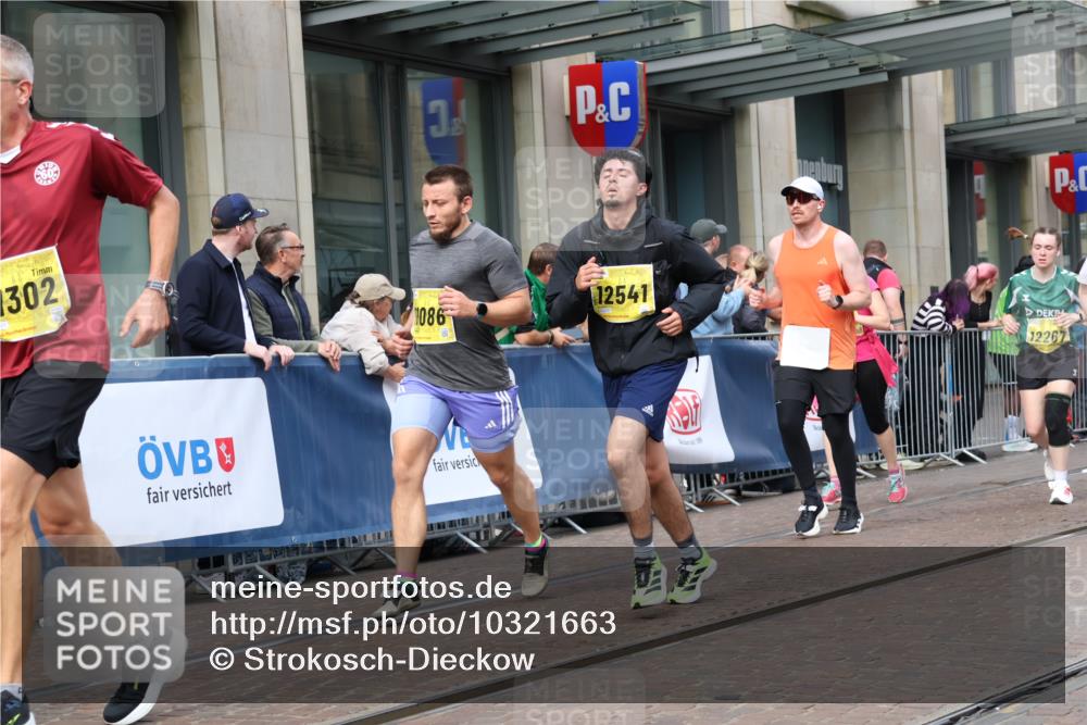 13.09.2026 - 21. swb-Marathon Bremen Strokosch-Dieckow http://msf.ph/oto/10321663 13.09.2026 10:59:11 Ziel 10147, 10377, 10492, 10745, 10922, 11151, 11207, 11500, 11519, 11594, 11873, 12267, 12295, 12481, 12527, 12537, 12541, 10254, 10383, 10415, 10427, 10477, 10668, 10787, 10794, 10843, 11034, 11086, 11125, 11267, 11278, 11301, 11302, 11602, 11913, 12015, 12118, 12127, 12130, 12131, 12176, 12200, 12271, 12297, 12414, 12541 meine-sportfotos.de