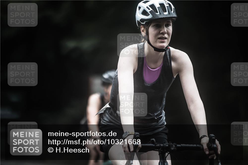 13.09.2026 - Stadtparktriathlon H.Heesch http://msf.ph/oto/10321668 13.09.2026 13:07:11 Radfahren 1115, 1146, 1263, 1300, 1317, 1360, 1381, 1414 meine-sportfotos.de