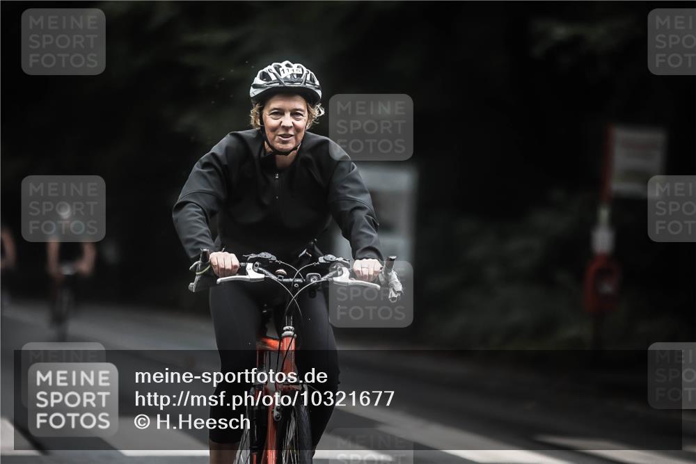 13.09.2026 - Stadtparktriathlon H.Heesch http://msf.ph/oto/10321677 13.09.2026 13:07:18 Radfahren 1115, 1203, 1219, 1383 meine-sportfotos.de
