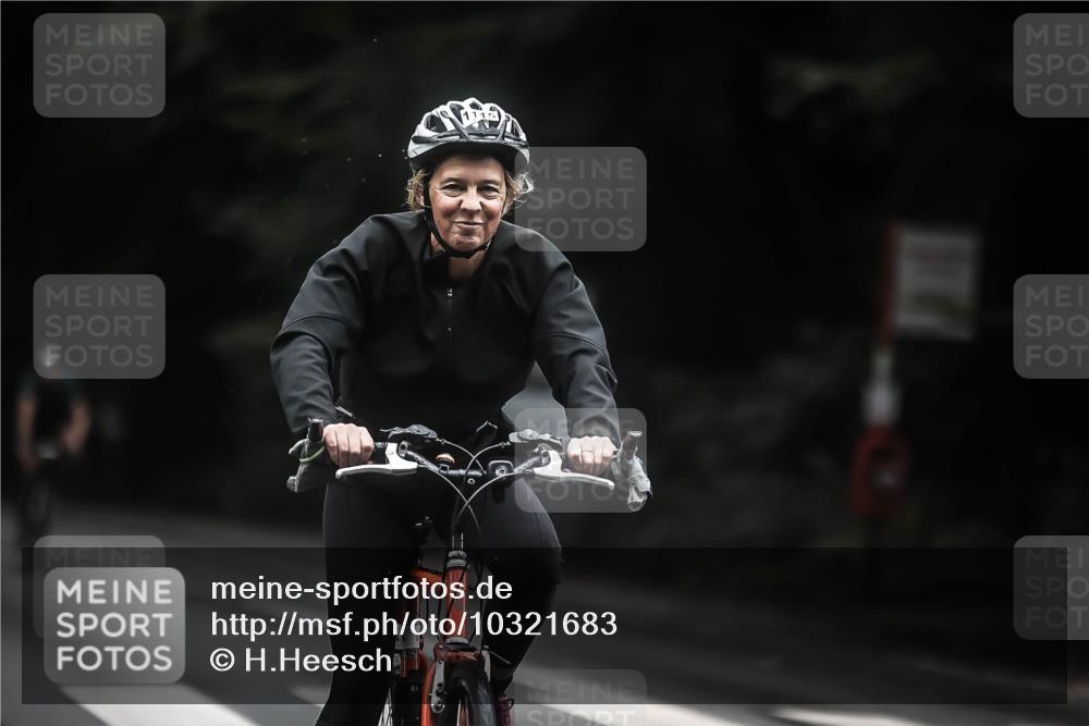 13.09.2026 - Stadtparktriathlon H.Heesch http://msf.ph/oto/10321683 13.09.2026 13:07:18 Radfahren 1115, 1203, 1219, 1383 meine-sportfotos.de