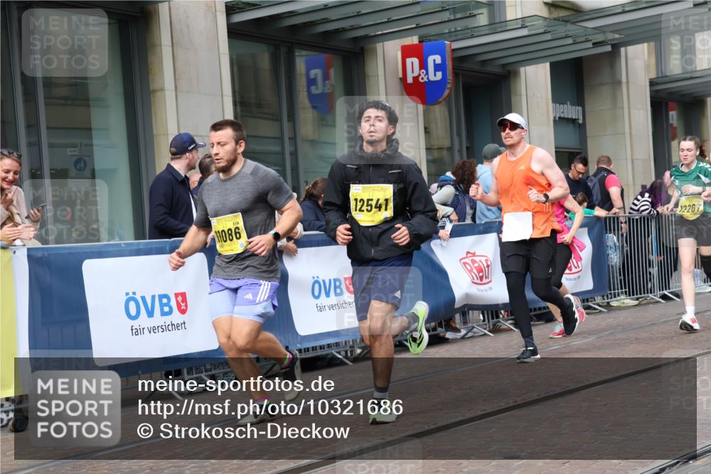 13.09.2026 - 21. swb-Marathon Bremen Strokosch-Dieckow http://msf.ph/oto/10321686 13.09.2026 10:59:11 Ziel 10147, 10377, 10492, 10745, 10922, 11151, 11207, 11500, 11519, 11594, 11873, 12267, 12295, 12481, 12527, 12537, 12541, 10254, 10383, 10415, 10427, 10477, 10668, 10787, 10794, 10843, 11034, 11086, 11125, 11267, 11278, 11301, 11302, 11602, 11913, 12015, 12118, 12127, 12130, 12131, 12176, 12200, 12271, 12297, 12414, 12541 meine-sportfotos.de