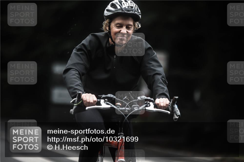 13.09.2026 - Stadtparktriathlon H.Heesch http://msf.ph/oto/10321699 13.09.2026 13:07:18 Radfahren 1115, 1203, 1219, 1383 meine-sportfotos.de