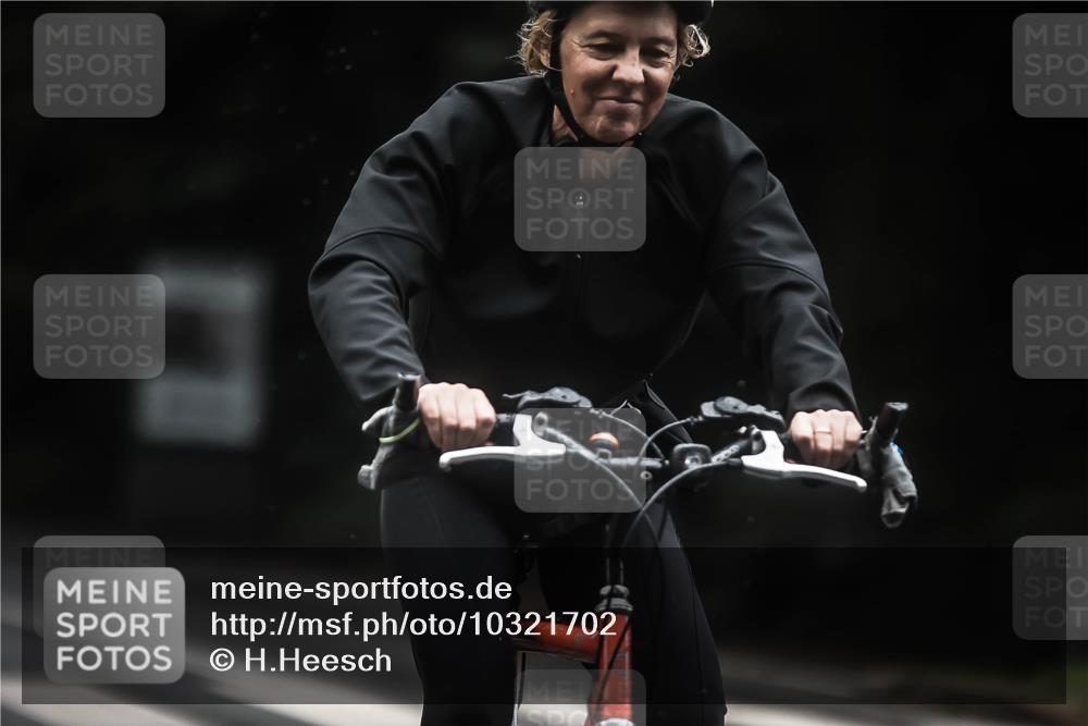 13.09.2026 - Stadtparktriathlon H.Heesch http://msf.ph/oto/10321702 13.09.2026 13:07:18 Radfahren 1115, 1203, 1219, 1383 meine-sportfotos.de