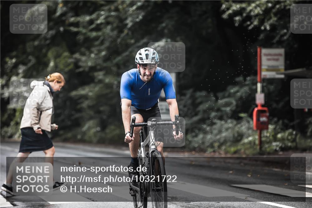 13.09.2026 - Stadtparktriathlon H.Heesch http://msf.ph/oto/10321722 13.09.2026 11:58:22 Radfahren 738, 853, 922, 974, 1049 meine-sportfotos.de