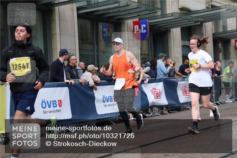 13.09.2026 - 21. swb-Marathon Bremen Strokosch-Dieckow http://msf.ph/oto/10321726 13.09.2026 10:59:11 Ziel 10147, 10377, 10492, 10745, 10922, 11151, 11207, 11500, 11519, 11594, 11873, 12267, 12295, 12481, 12527, 12537, 12541, 10254, 10383, 10415, 10427, 10477, 10668, 10787, 10794, 10843, 11034, 11086, 11125, 11267, 11278, 11301, 11302, 11602, 11913, 12015, 12118, 12127, 12130, 12131, 12176, 12200, 12271, 12297, 12414, 12541 meine-sportfotos.de
