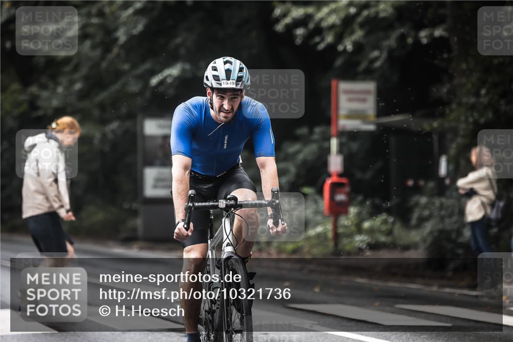 13.09.2026 - Stadtparktriathlon H.Heesch http://msf.ph/oto/10321736 13.09.2026 11:58:22 Radfahren 738, 853, 922, 974, 1049 meine-sportfotos.de