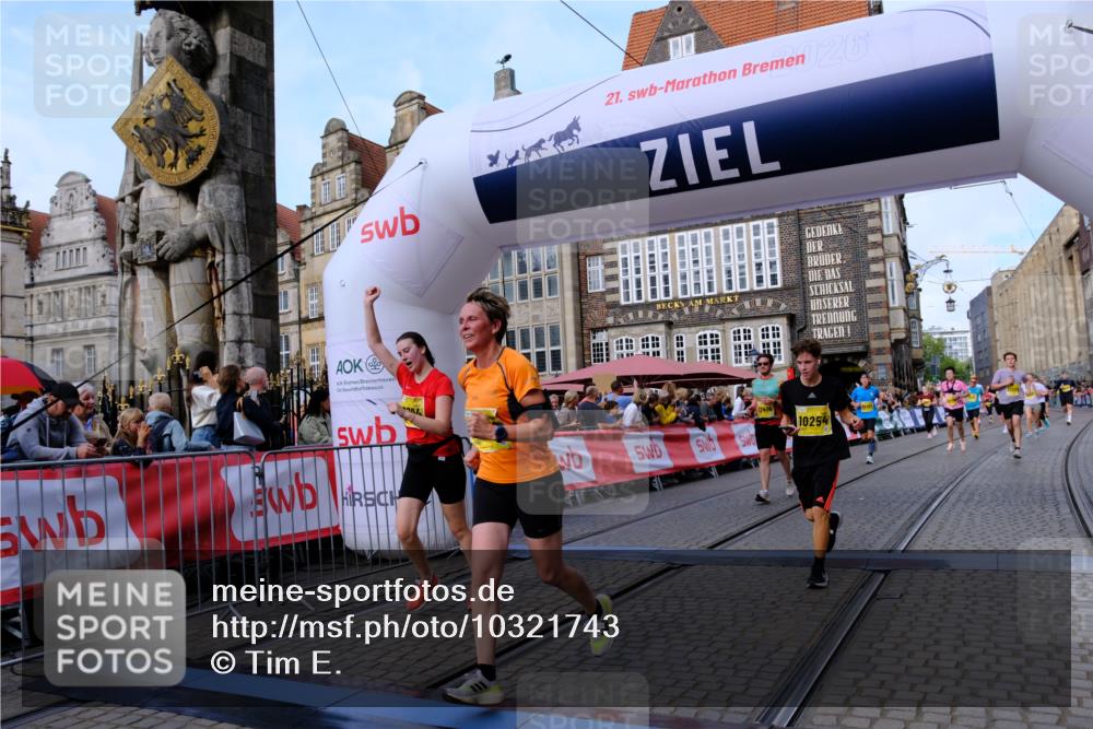13.09.2026 - 21. swb-Marathon Bremen Tim E. http://msf.ph/oto/10321743 13.09.2026 10:59:08 Ziel 10254, 10383, 10485, 10787, 10794, 10832, 10843, 10948, 11034, 11228, 11267, 11278, 11488, 11743, 12130, 12131, 12176, 12271, 12414 meine-sportfotos.de