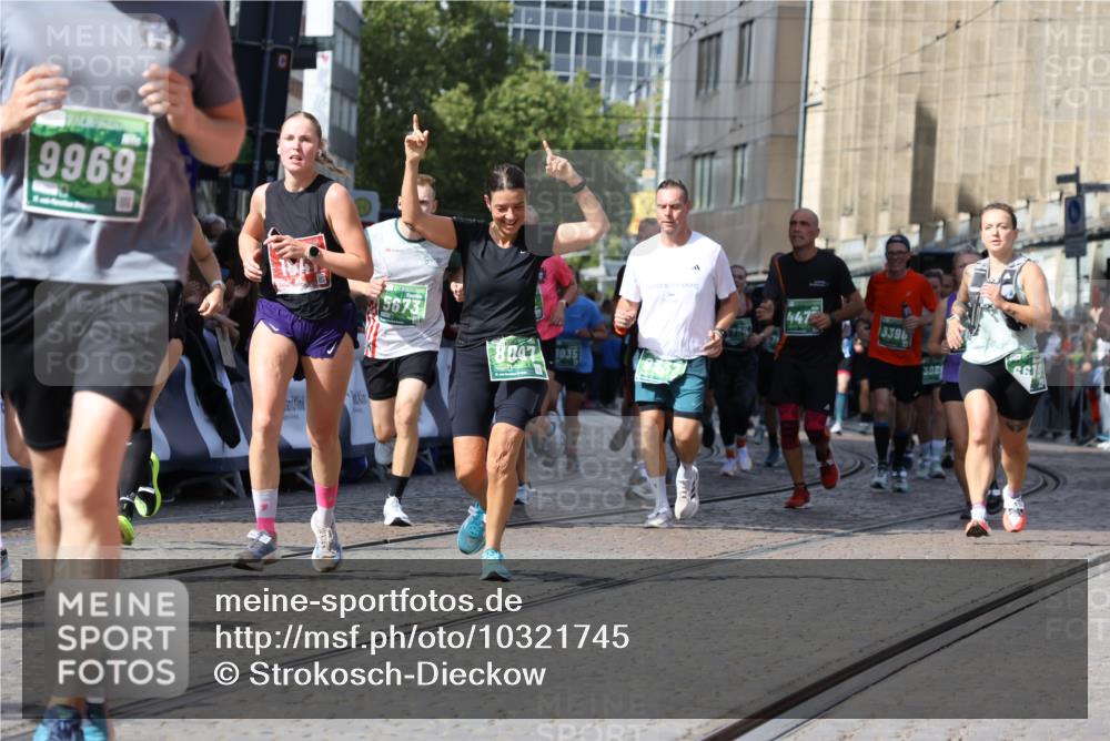 13.09.2026 - 21. swb-Marathon Bremen Strokosch-Dieckow http://msf.ph/oto/10321745 13.09.2026 13:31:08 Ziel 244, 800, 834, 1189, 1533, 1771, 1841, 1926, 1941, 2369, 2452, 2723, 2985, 3360, 4251, 4342, 4757, 4920, 5600, 5681, 5802, 5822, 5900, 6343, 6523, 7012, 7760, 8616, 9290, 9507, 9653, 9692, 9699, 9767, 13090, 13215, 217, 1398, 1627, 2244, 2602, 3396, 3762, 4477, 5375, 5673, 5720, 5765, 5979, 6619, 7001, 7296, 7812, 8035, 8097, 8339, 8342, 8726, 9147, 9337, 9822, 9969, 9977, 13066 meine-sportfotos.de