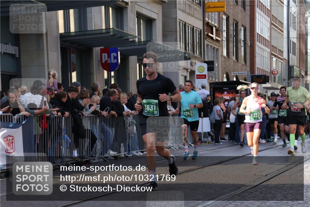13.09.2026 - 21. swb-Marathon Bremen Strokosch-Dieckow http://msf.ph/oto/10321769 13.09.2026 13:18:21 Ziel 465, 2055, 2324, 2948, 3631, 4120, 4413, 4642, 5307, 5867, 6293, 6294, 6787, 6818, 7104, 7163, 7245, 7602, 7731, 8404, 8540, 8743, 8872, 9019, 9275, 9327, 9833, 1146, 1419, 1631, 1872, 2260, 2671, 3241, 3458, 3514, 3634, 4131, 4733, 5292, 5307, 5460, 5695, 5948, 6152, 6290, 6448, 7491, 7954, 8094, 8943, 8944, 9134, 9609, 10065, 13150 meine-sportfotos.de